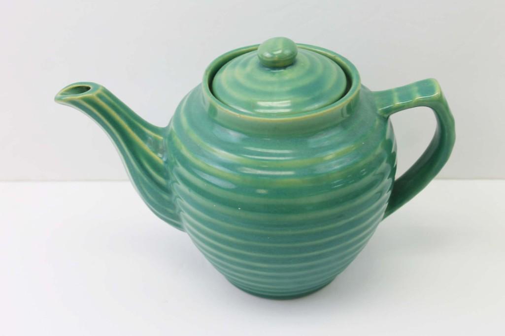 Bauer Ringware 6 cup Teapot (1 of 5)