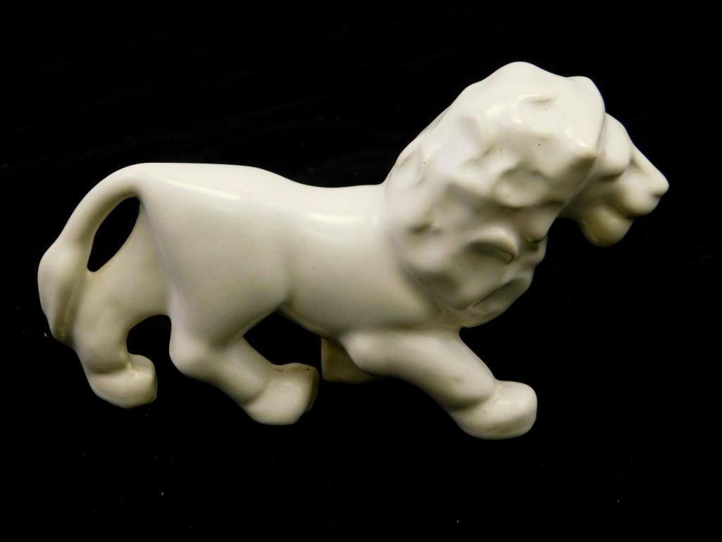 Bauer Pottery Ceramic Lion Collectible: Bauer Pottery Ceramic Lion Collectible. This is a rare Bauer Pottery Collectible