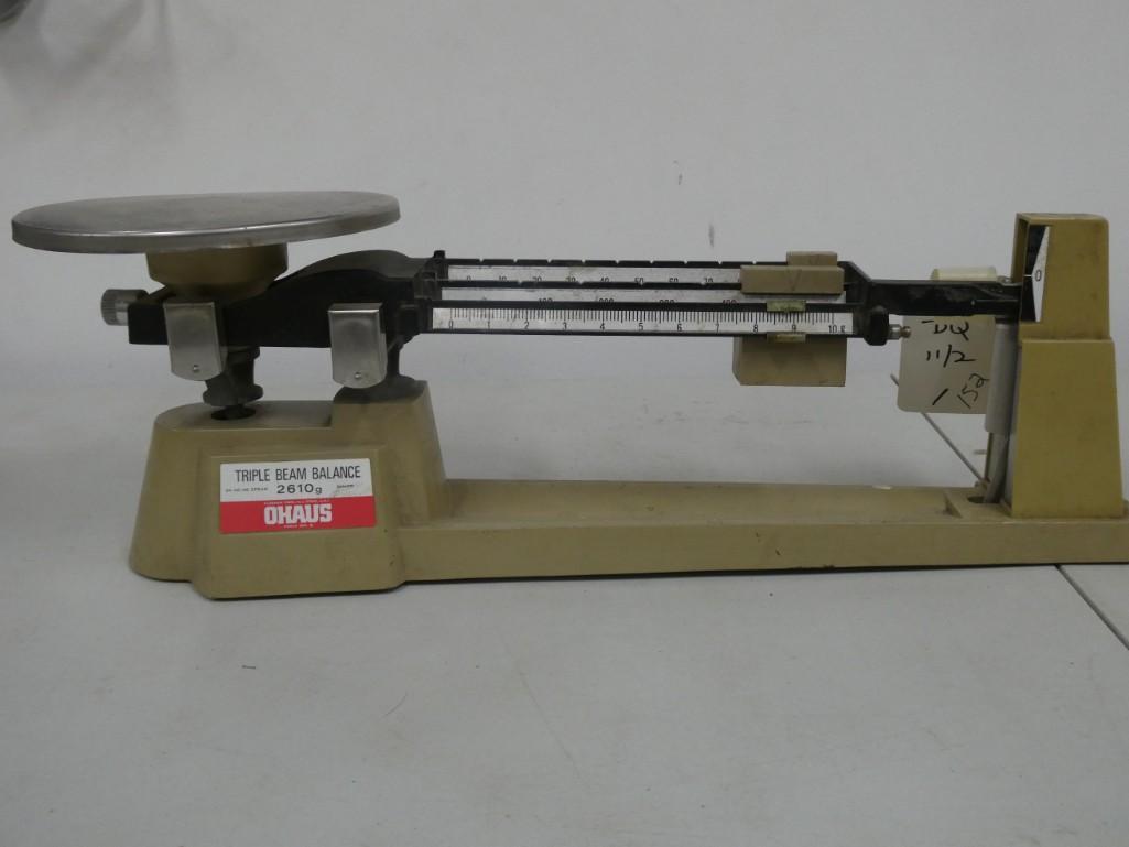 Ohaus Triple Beam Balance Scale 2610g Capacity (1 of 3)