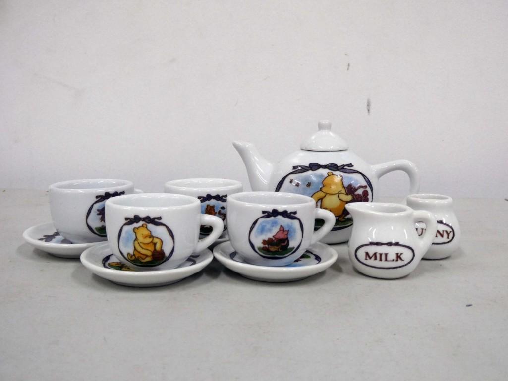Disney Winnie the Pooh Child's Tea Set (1 of 4)