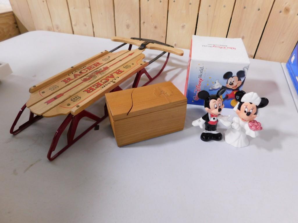 Mickey and Minnie Mouse Bride and Groom Figures , (1 of 3)