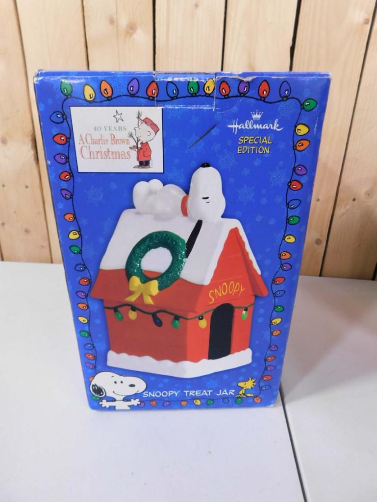 Hallmark Snoopy Treat Jar Special Edition in Original (1 of 2)