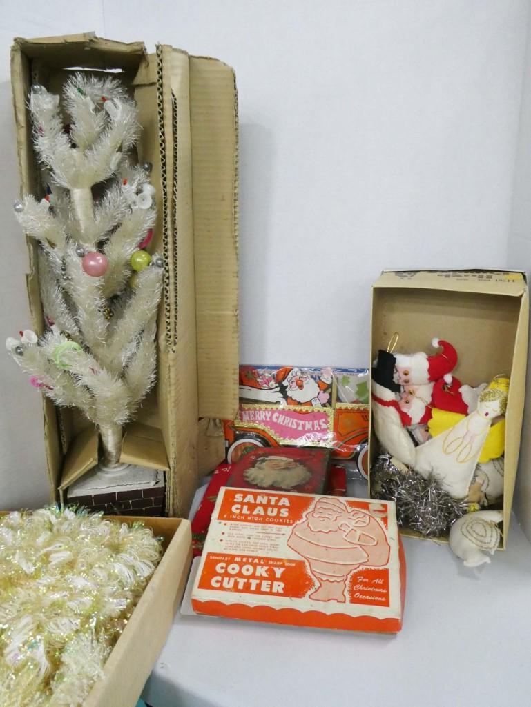 Musical Christmas Tree , Ornaments , Empty Christmas (1 of 1)