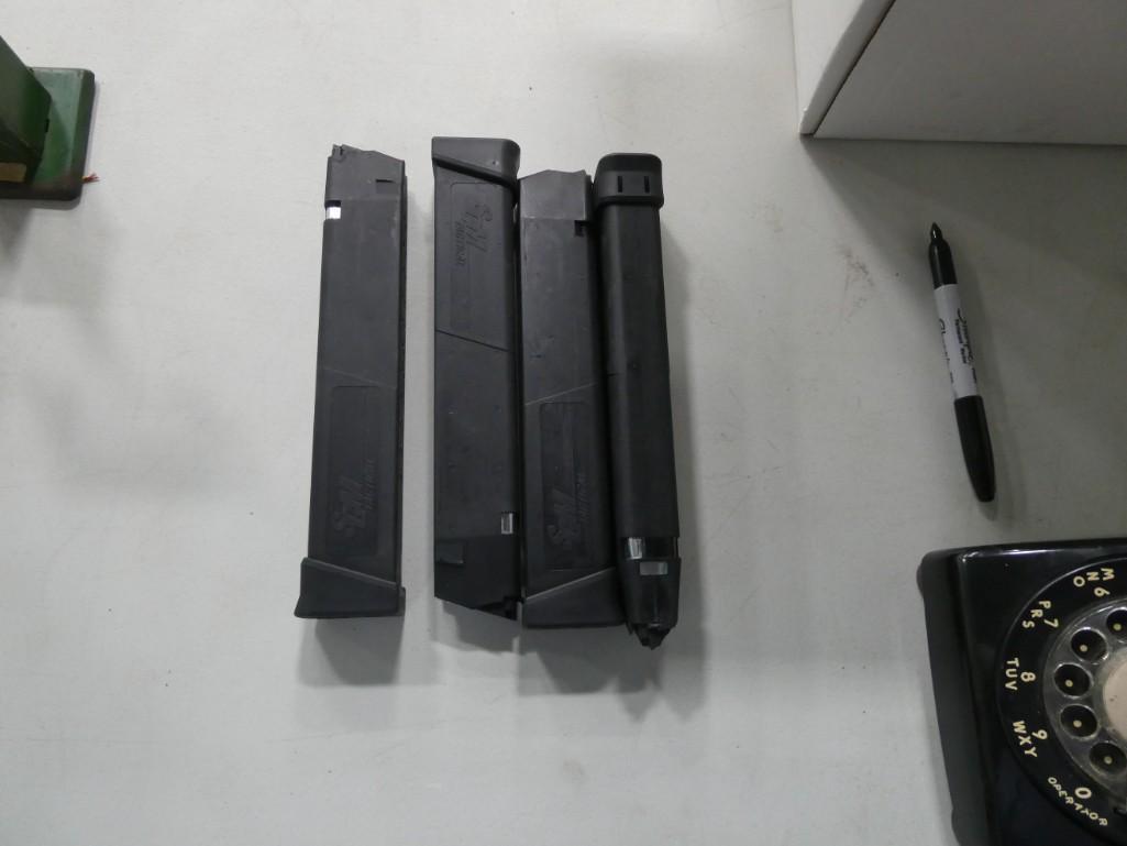 4 SHK Magazines for Airsoft Guns (1 of 3)