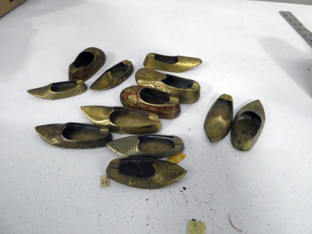 12 Vintage Brass Shoe Ashtrays: 12 Vintage Brass Shoe Ashtrays