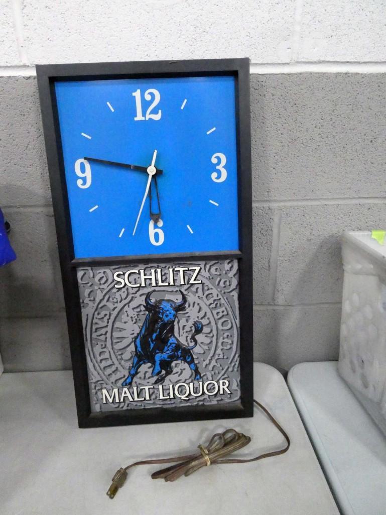 Schlitz Malt Liquor Advertising Clock Works (1 of 3)