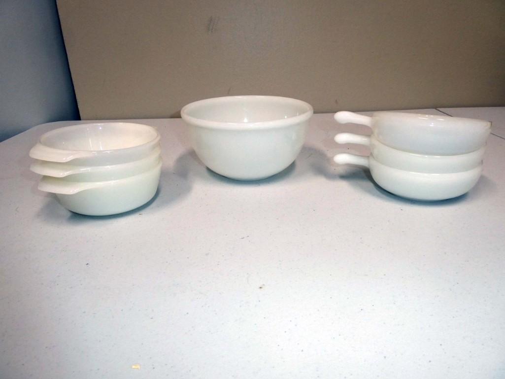 Lot of 7 Milk Glass Bowls incl 4 Fire King (1 of 2)
