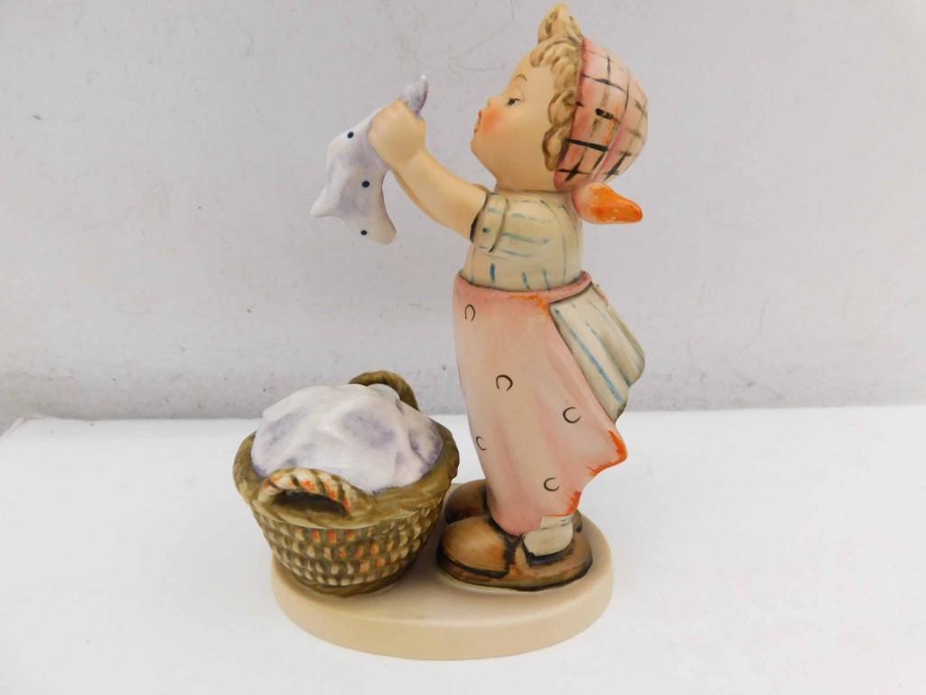 1957 Goebel Hummel Wash Day 321/72 Figurine (1 of 5)