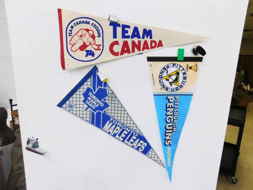 3 Vintage Hockey Pennants incl Team Canada L'Equipe 74,: 3 Vintage Hockey Pennants incl Team Canada L'Equipe 74, Pittsburgh Penguins , Toronto Maple Leafs