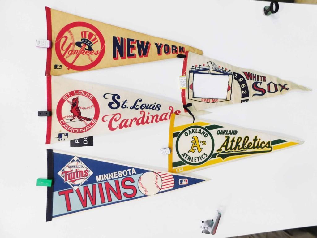 5 Vintage Sports Pennants incl New York Yankees , 1962 (1 of 3)