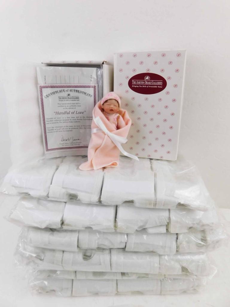 Approx 1000 New Miniature Doll Diapers and Ashton Drake (1 of 5)