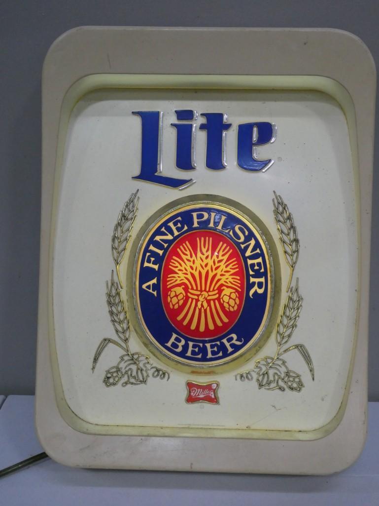 Miller Lite Lighted Advertising Beer Sign: Miller Lite Lighted Advertising Beer Sign Works