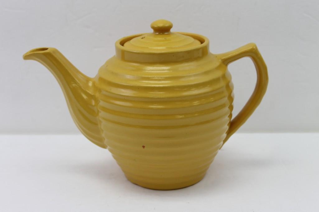 Bauer Ringware 6-Cup Teapot (1 of 9)