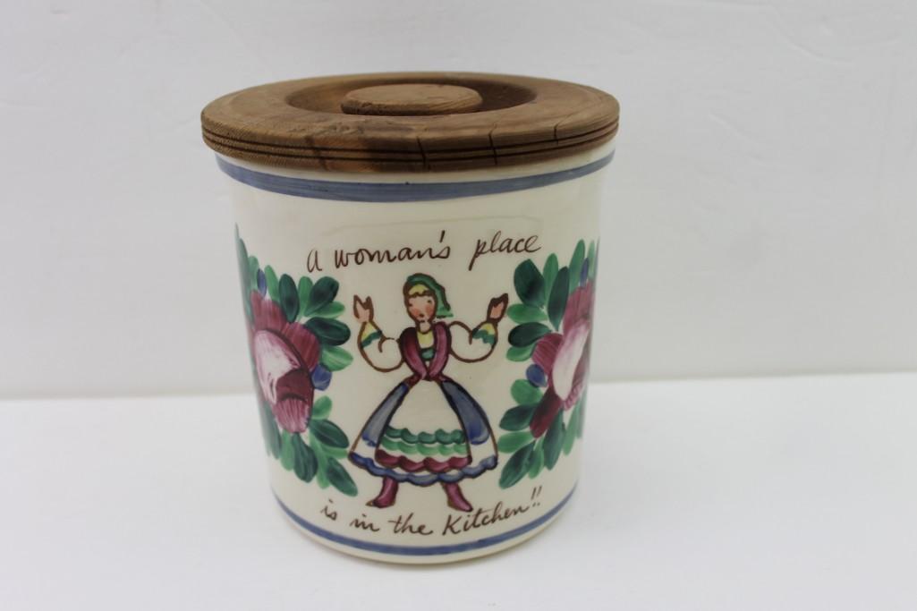 Bauer 'Farm House' Miscellaneous Cannister: Bauer 'Farm House' Miscellaneous Cannister . Hand Painted Bauer from the 1940's-50's. The lid is original hand-carved wood.
