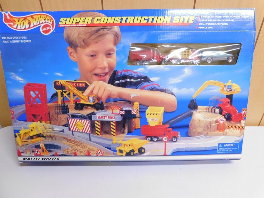 Hot Wheels Super Construction Site New Old Stock in Box (1 of 5)