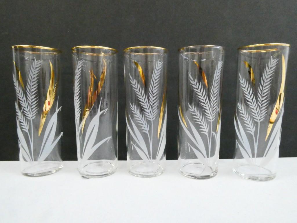 5 Vintage Federal Glass White Wheat with Gold Trim Glasses or Tumblers: 5 Vintage Federal Glass White Wheat with Gold Trim Glasses or Tumblers . Condition: some wear to the gold