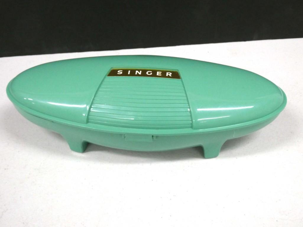 Singer Sewing Machine Buttonholer Attachment in MCM Aqua Case (1 of 5)