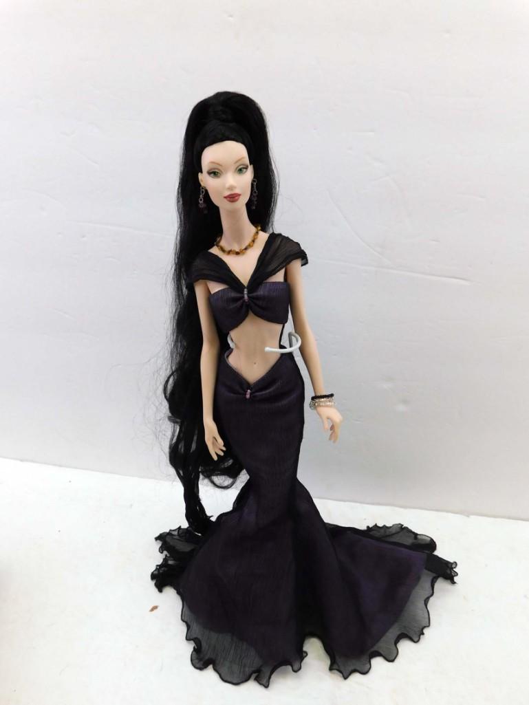 16" Jozef Szekeres Elizabet Bizelle Dangerous Discovery Resin Fashion Doll 2003: 16" Jozef Szekeres Elizabet Bizelle Dangerous Discovery Resin Fashion Doll 2003 . 16", fully body resin, jointed, wearing purple mermaid style gown, jewelry, shoes. Heel is missing on R shoe. Right pi