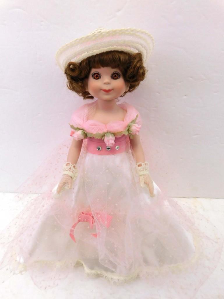 1993 Robert Tonner Betsy McCall Commemorative Stamp Porcelain Doll: 1993 Robert Tonner Betsy McCall Commemorative Stamp Porcelain Doll . 11", all porcelain, jointed, original outfit. Commemorative Postal Stamp doll. Clean, vgc. No box or papers