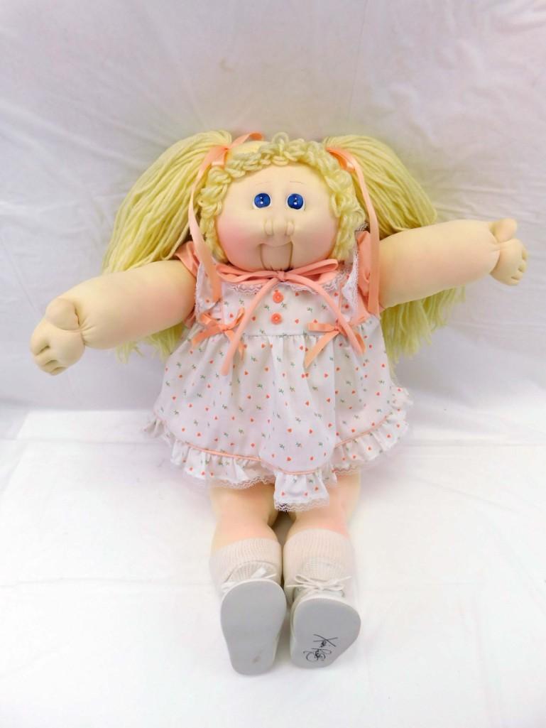 1985 Cabbage Patch Kids Babyland General Soft Sculpture 24" Doll: 1985 Cabbage Patch Kids Babyland General Soft Sculpture 24" Doll . 24", all cloth, original outfit, Xavier Roberts stamp signature on butt. Clean, no tags