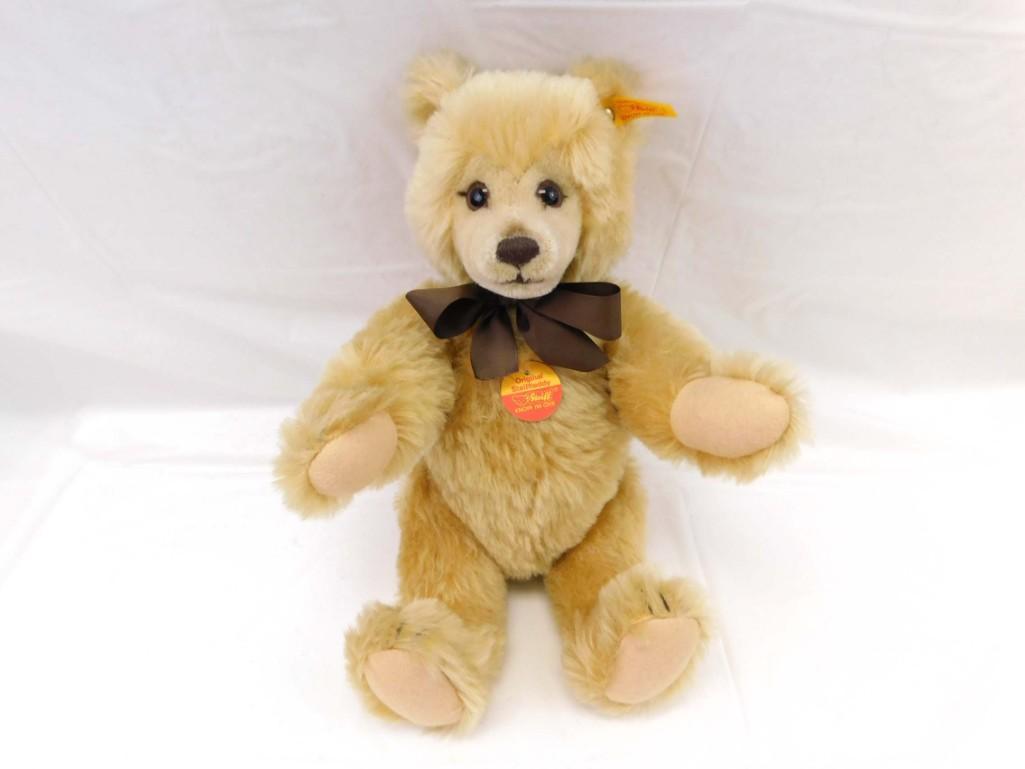 13" Steiff Growler Jointed Tan Teddy Bear w/ear button/tag: 13" Steiff Growler Jointed Tan Teddy Bear w/ear button/tag . 15", Growler, button & tag in ear, paper tag on chest, neck ribbon. Tan mohair, jointed, posable. Made in Germany. Clean, excellent con