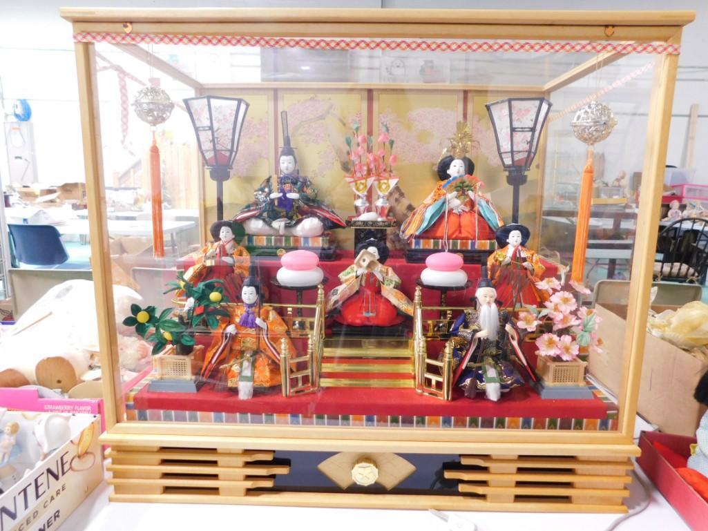 Large Asian Doll Display w/music, lights in Glass Case: Large Asian Doll Display w/music, lights in Glass Case . 26.5"x15.75"x24". Includes 7 Japan doll figures. Winds up, plays music. Lights up