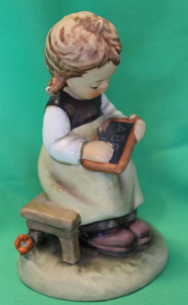 Goebel Hummel Busy Student Figurine 4.25" (1 of 4)