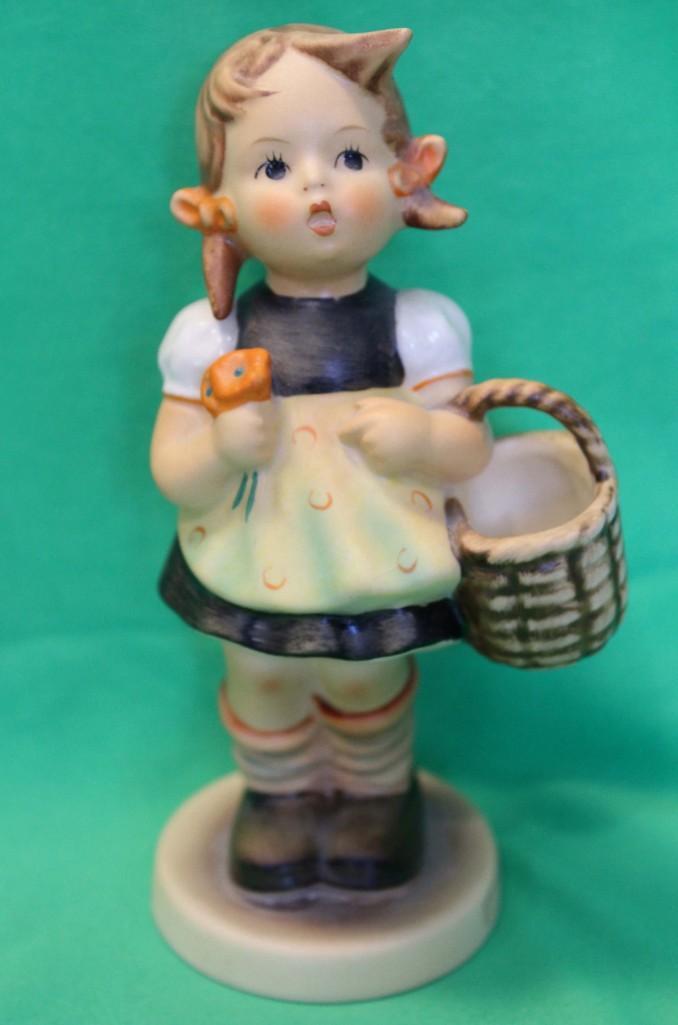 Goebel Hummel Sister Figurine 5.5" Tall: Goebel Hummel Sister Figurine 5.5" Tall TMK 5 98/0