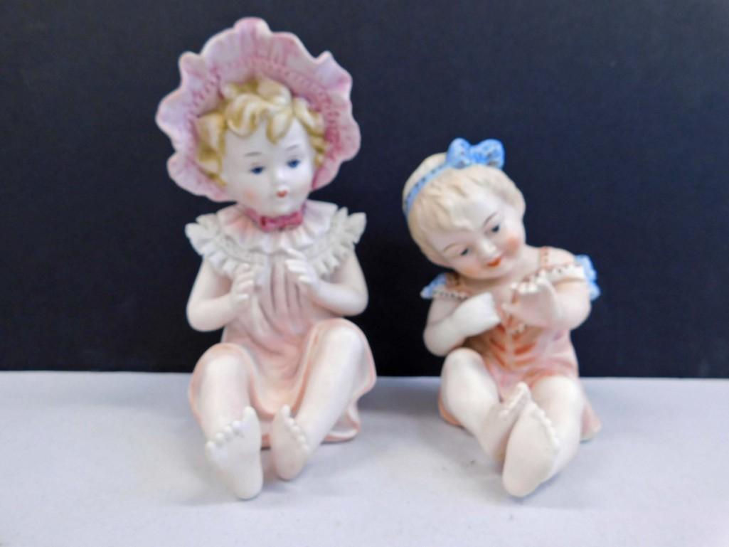 2 Porcelain Piano Babies: 2 Porcelain Piano Babies
