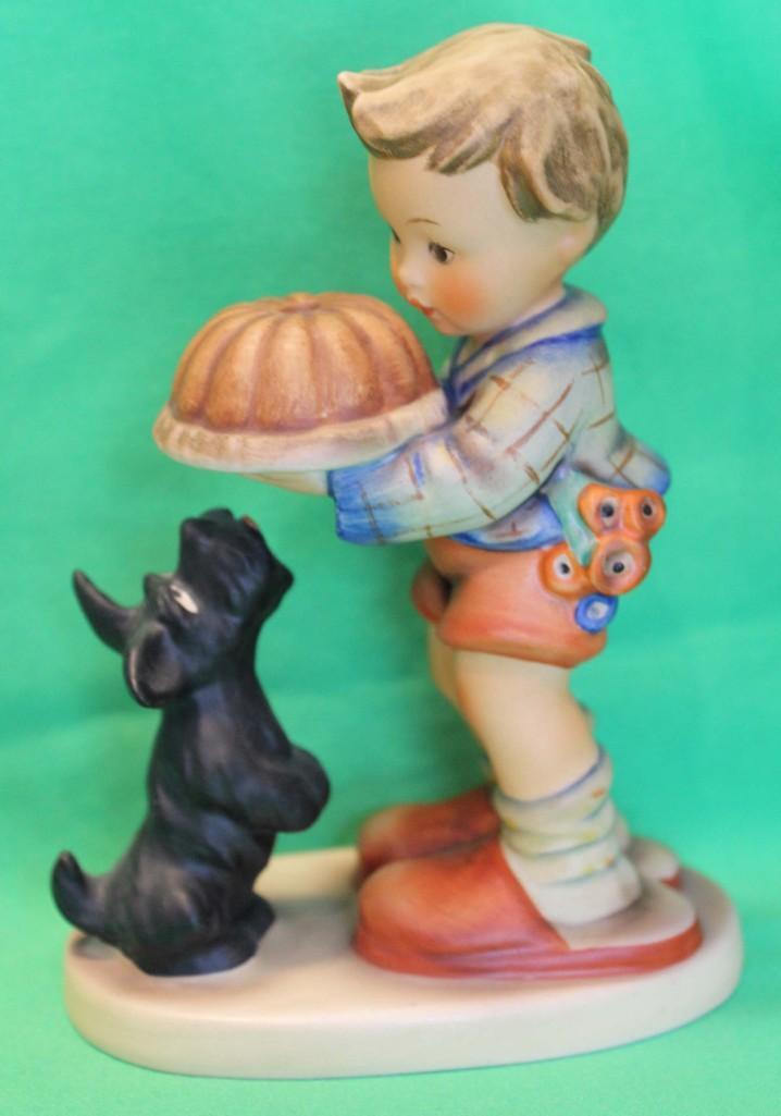 Goebel Hummel Begging His Share Figurine 5.25" Tall (1 of 3)