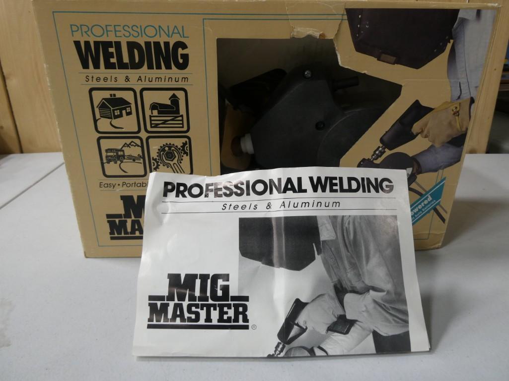 Mig Master Professional Welder in Original Box (1 of 3)
