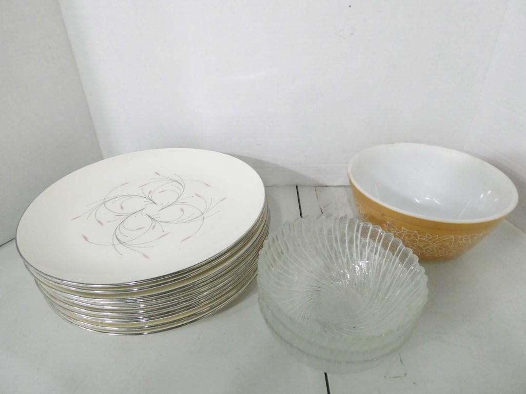 Vintage Pyrex Woodland Bowl and Other Vintage Dishes (1 of 4)