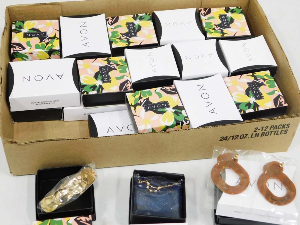 New in Box Avon Jewelry approx 28: New in Box Avon Jewelry approx 28