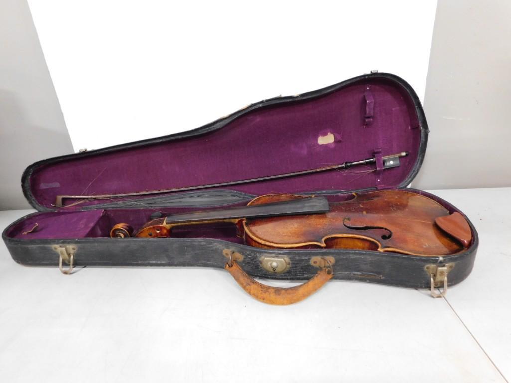 Older Violin with Case and Bow (1 of 8)