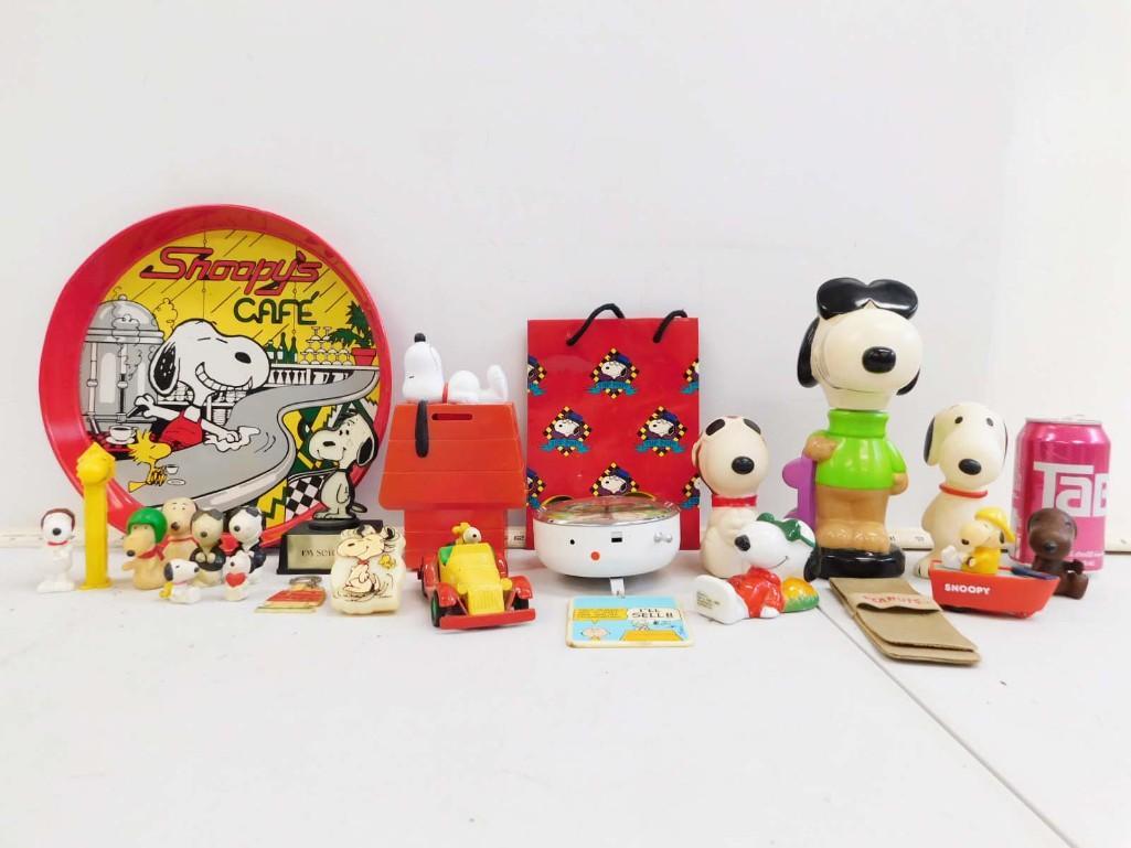 Snoopy Collectibles incl Tray, Doghouse Bank, Figures, (1 of 8)