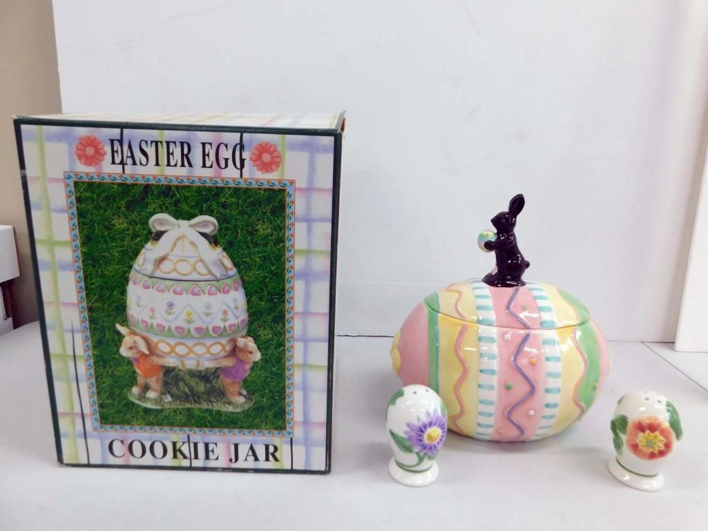 2 Easter Egg Cookie Jars and Salt and Pepper Shakers (1 of 10)
