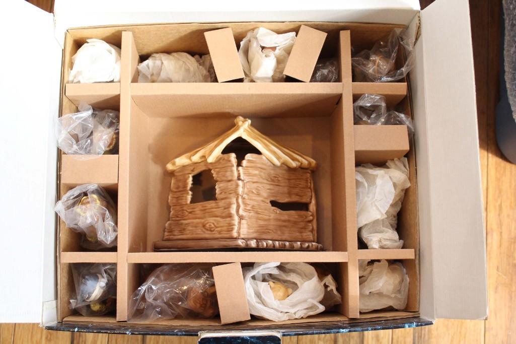 Goebel 14 pc Complete #471030 Nativity with Stable in Original Box: Goebel 14 pc Complete #471030 Nativity with Stable in Original Box