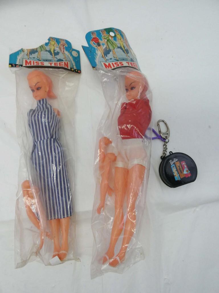 2 Vintage Sonsco Miss Teen Dolls in Original Packages (1 of 8)