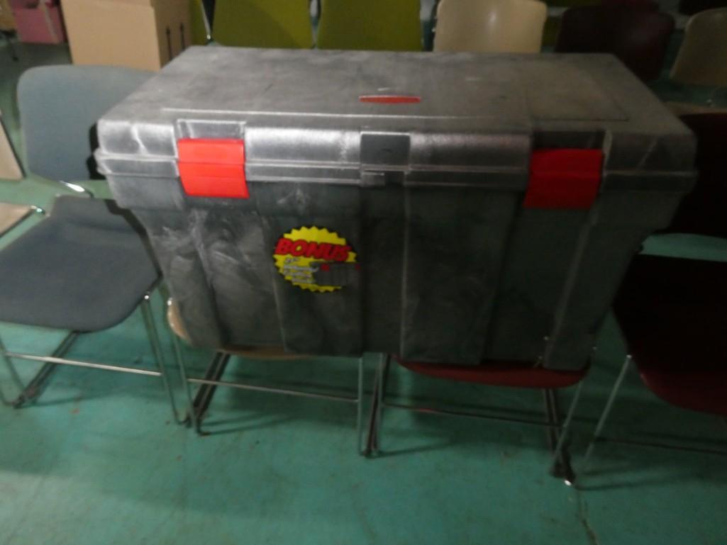 Large Rubbermaid Tool box (1 of 6)