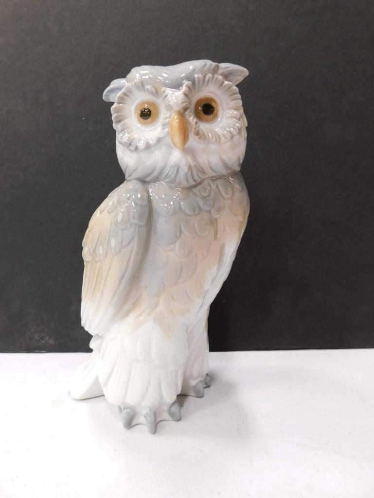 Nao by Lladro Owl Figurine: Nao by Lladro Owl Figurine