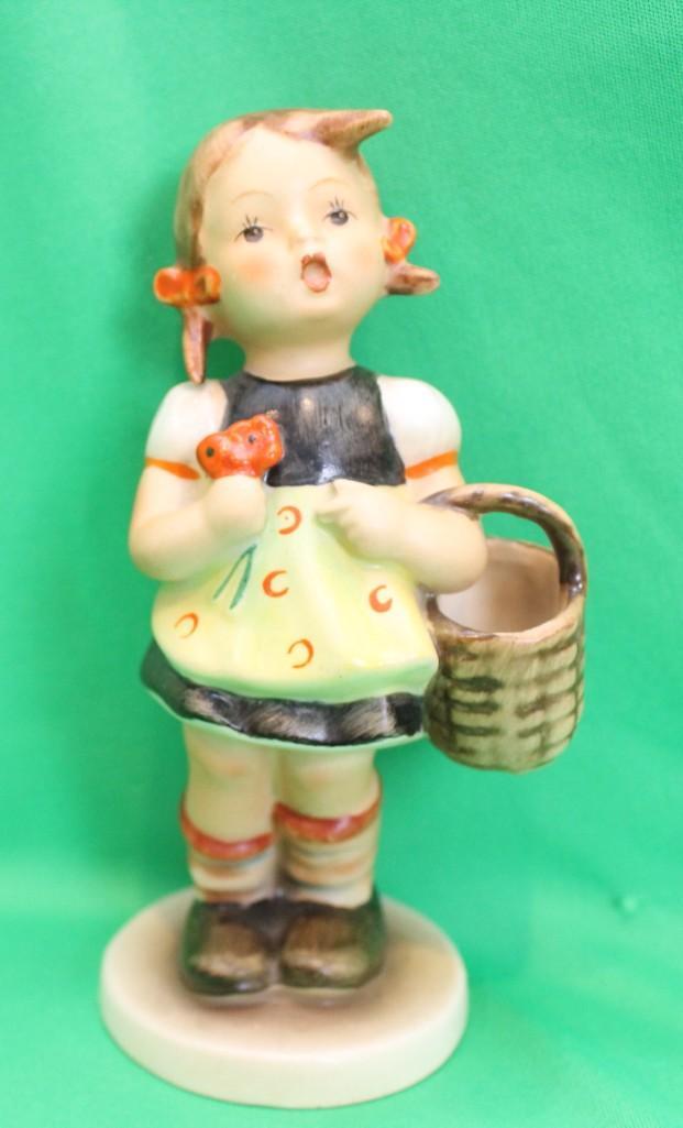 Goebel Hummel Sister Figurine 98 TMK 2 approx 5.5" (1 of 4)