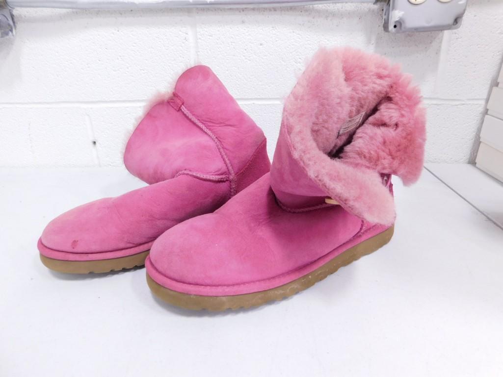 Pair of Pink Ugg Boots with Pink Ribbon: Pair of Pink Ugg Boots with Pink Ribbon - Size US 8