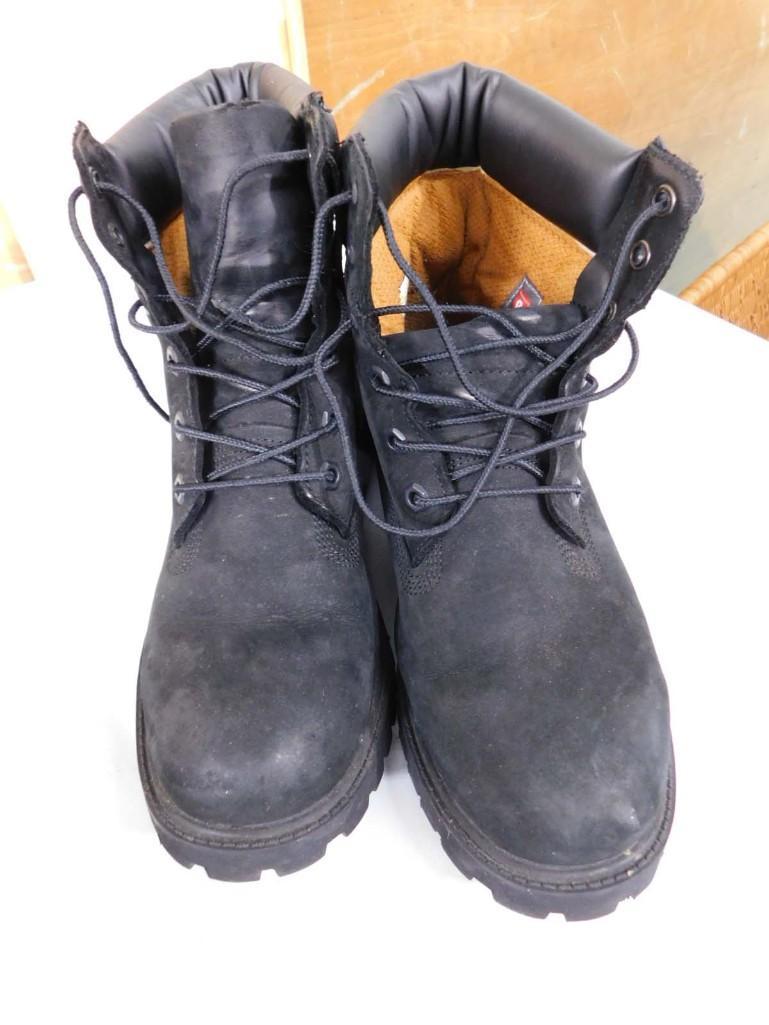 Pair of Black Timberland Boots Sz 7M: Pair of Black Timberland Boots Sz 7M . Lightly Used