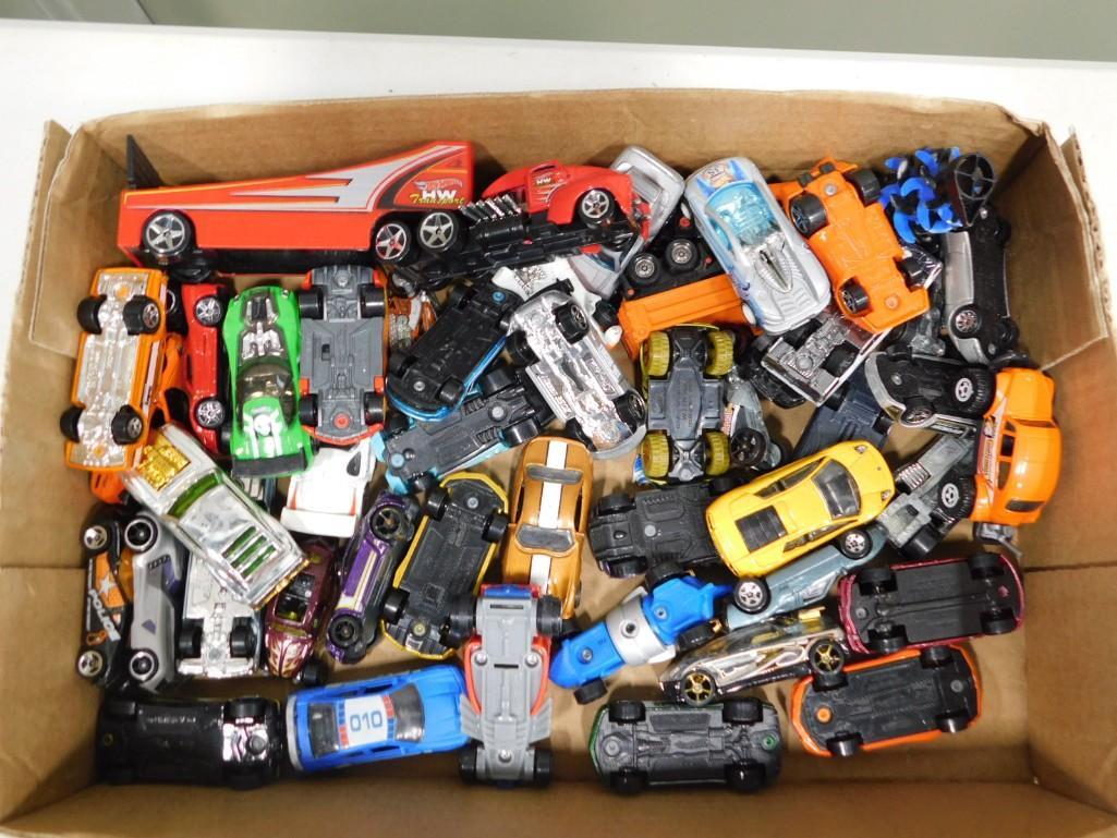Lot of Matchbox, Hot Wheels, Etc Type Cars: Lot of Matchbox, Hot Wheels, Etc Type Cars