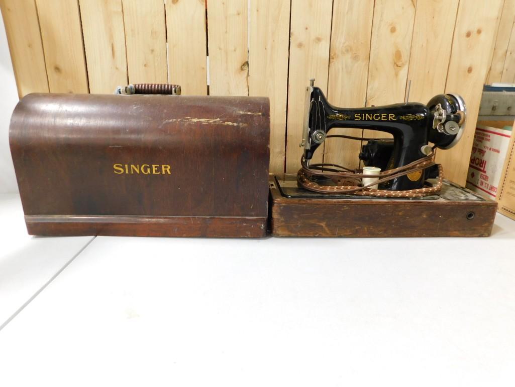 Antique Portable Singer Sewing Machine with Case (1 of 7)