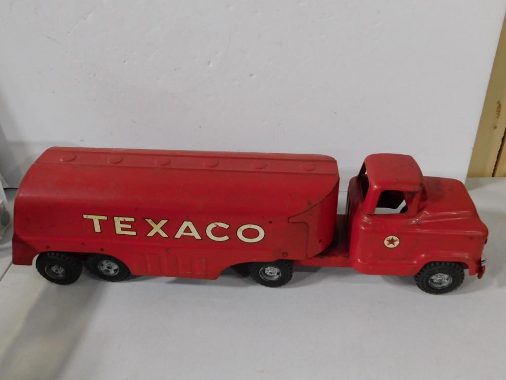 1959 Buddy L Texaco Tanker Truck: 1959 Buddy L Texaco Tanker Truck - original paint, excellent condition, This model 550 was only available at a Texaco Service Station. This is an early version