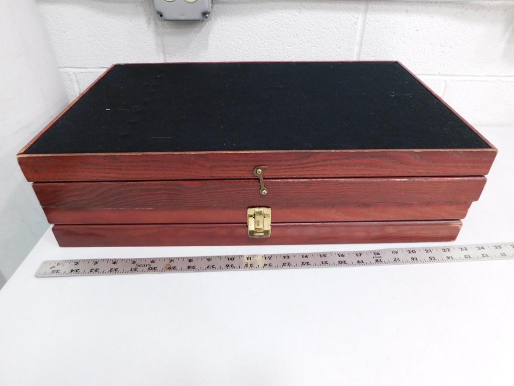 Portable Jewelry Display Case (1 of 4)