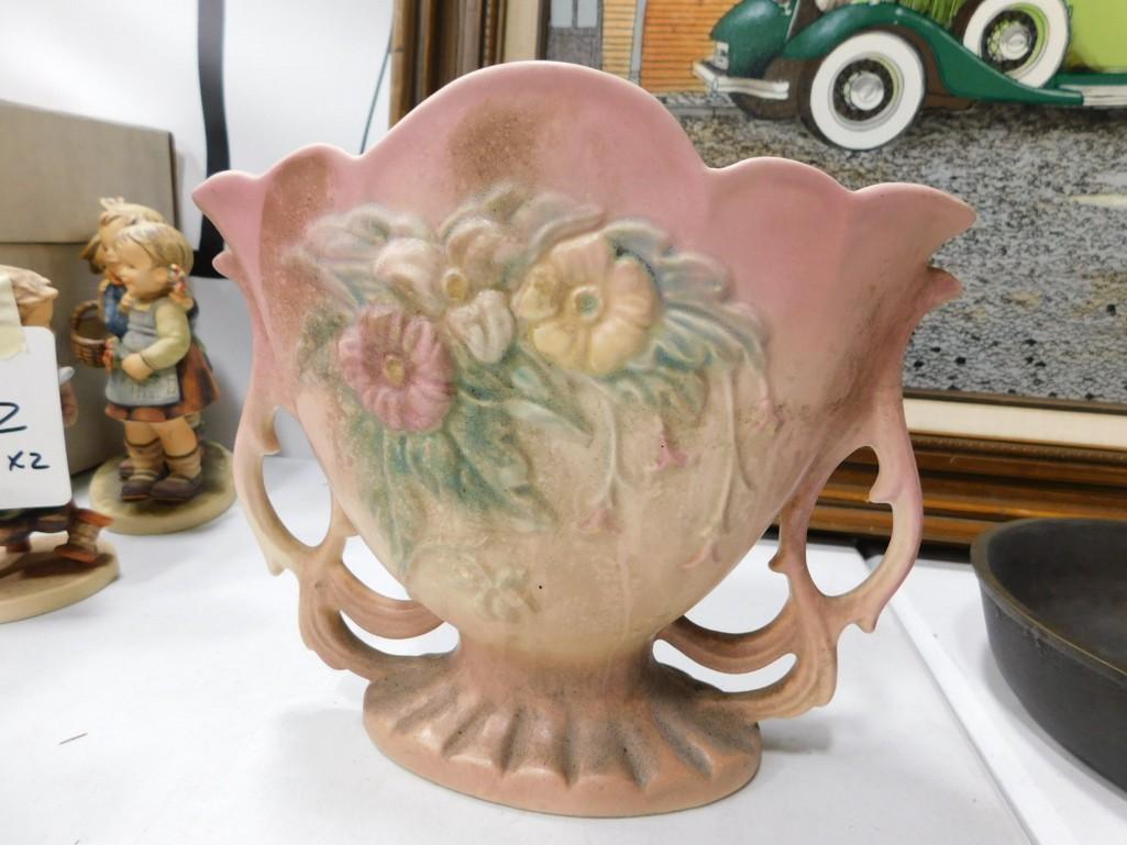 Hull Art USA Vase 67 - 8 1/2 Wildflower: Hull Art USA Vase 67 - 8 1/2 Wildflower Condition: has dirt