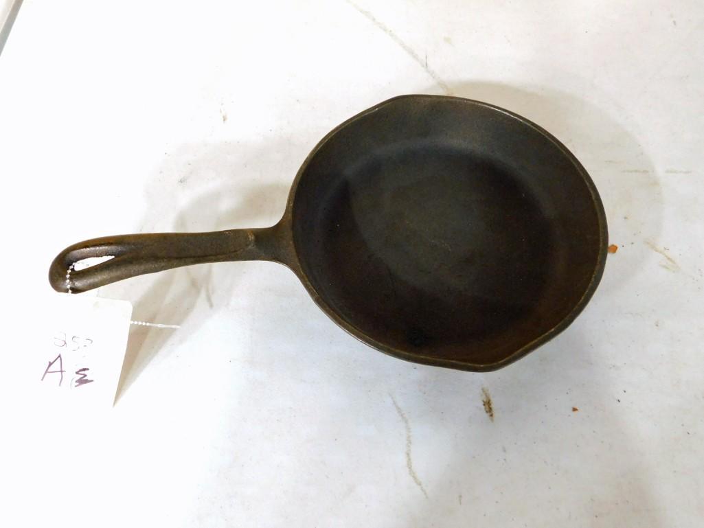 Wagner Cast Iron Skillet 8 inch: Wagner Cast Iron Skillet 8 inch . Says " Wagner's 1891 Original " on the bottom. Made in USA