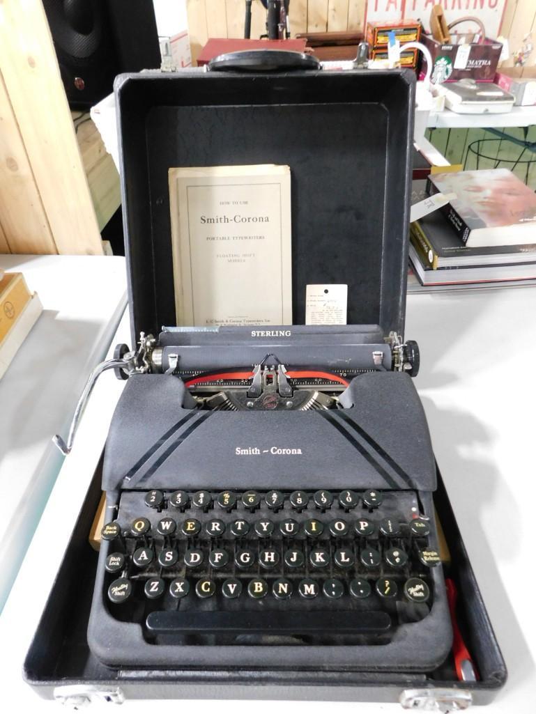 Vintage Smith Corona Portable Typewriter Manual Floating Shift Model (1 of 5)